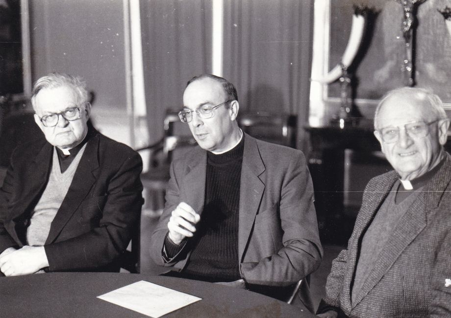 Mgr Mathen, Mgr Léonard et Mgr Musty.  02/1991 évêché de Namur.